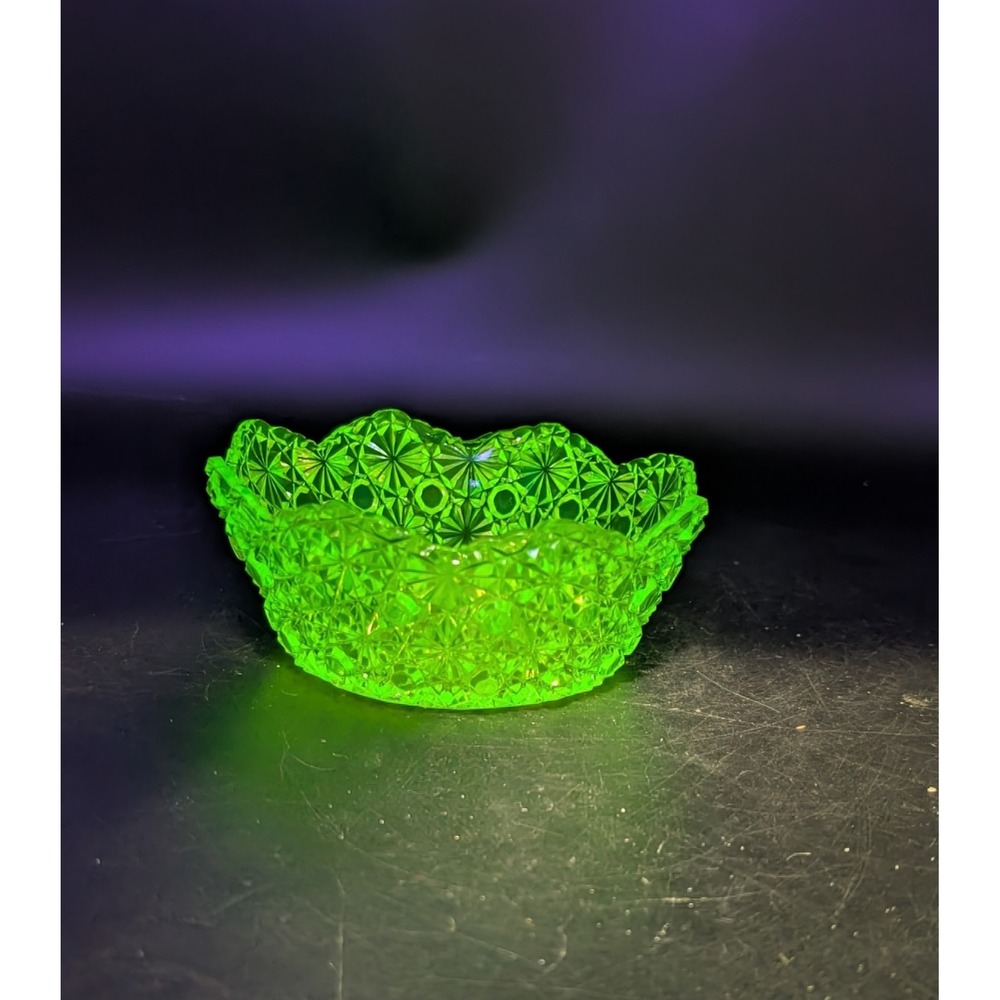 Vintage Vaseline Uranium Glass Bowl Daisy and Button Scalloped EAPG UV Reactive